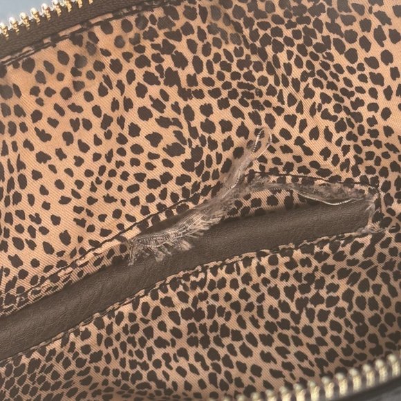 Chevron Quilted Medium Crossbody Bag - Picture 6 of 7